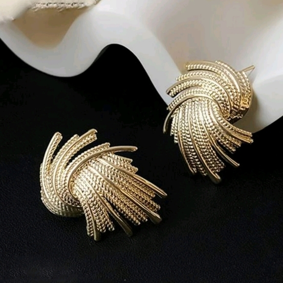 💖 2/$30 Womens earrings gold dainty statement elegant small stud wedding event - Picture 15 of 16